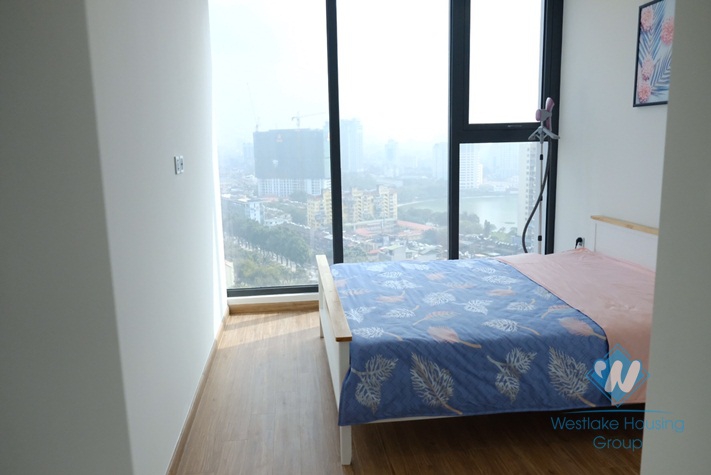 Lake view three bedrooms apartment for rent in Vinhome Metropolis, Ba Dinh district, Ha Noi